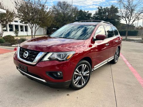 Used 2020 Nissan Pathfinder Platinum FWD image 1