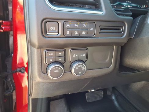 Used 2022 Chevrolet Tahoe Z71 w/ Luxury Package AWD/4WD image 14