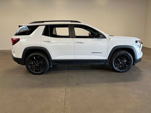 Used 2026 GMC Terrain Elevation w/ Elevation Premium Package FWD image 2