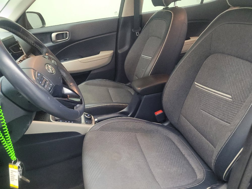Used 2024 Hyundai Venue Limited FWD image 17