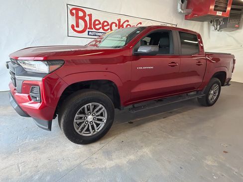 Used 2023 Chevrolet Colorado LT w/ LT Convenience Package II AWD/4WD image 2