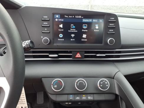 New 2026 Hyundai Elantra SE FWD image 17
