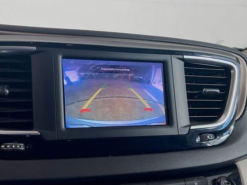 Used 2024 Chrysler Voyager LX image 13