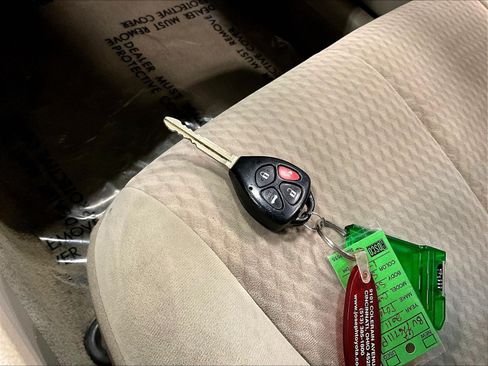 Used 2011 Toyota Camry LE FWD image 34