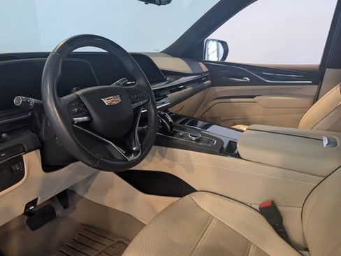 Used 2024 Cadillac Escalade ESV Premium Luxury image 8