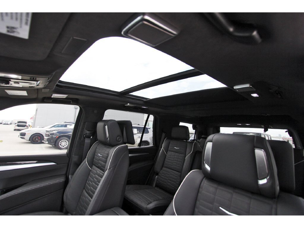 New 2026 Cadillac Escalade V w/ LPO, ONYX Package AWD/4WD image 24