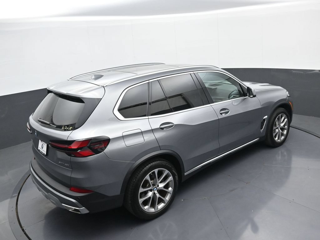 Used 2024 BMW X5 xDrive40i w/ Parking Assistance Package AWD/4WD image 34