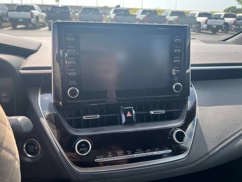 Used 2020 Toyota Corolla SE w/ SE Premium Package FWD image 11