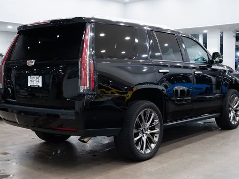 Used 2020 Cadillac Escalade Premium Luxury w/ Escalade Sport Edition image 4