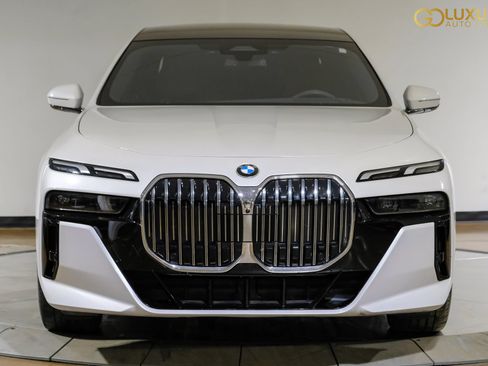 Used 2023 BMW 740i w/ Parking Assistance Package RWD image 6