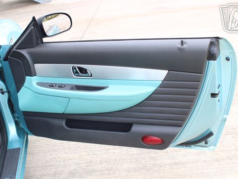 Used 2002 Ford Thunderbird RWD image 18