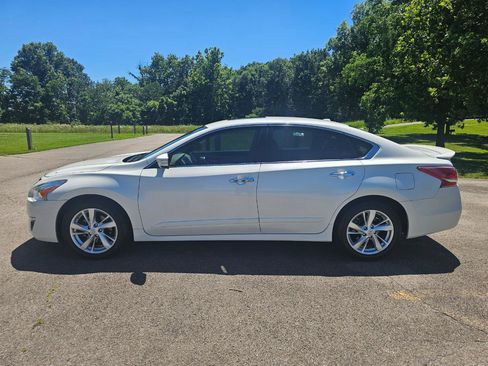 Used 2013 Nissan Altima 2.5 SL w/ Technology Pkg FWD image 10