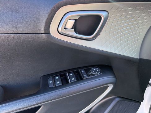 Used 2023 Kia Soul S image 13