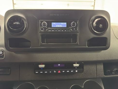 Used 2020 Mercedes-Benz Sprinter 2500 image 14