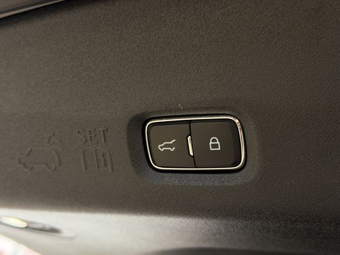 Used 2025 Ford Expedition Active RWD image 9