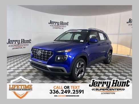 Used 2025 Hyundai Venue SEL FWD image 1