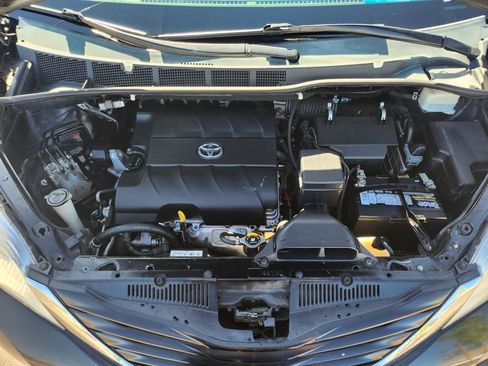 Used 2012 Toyota Sienna LE w/ Towing Pkg FWD image 11