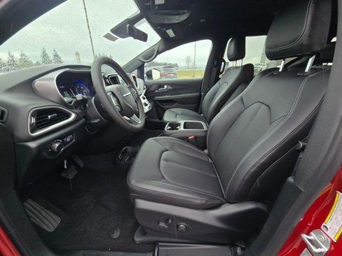 New 2026 Chrysler Voyager LX image 24