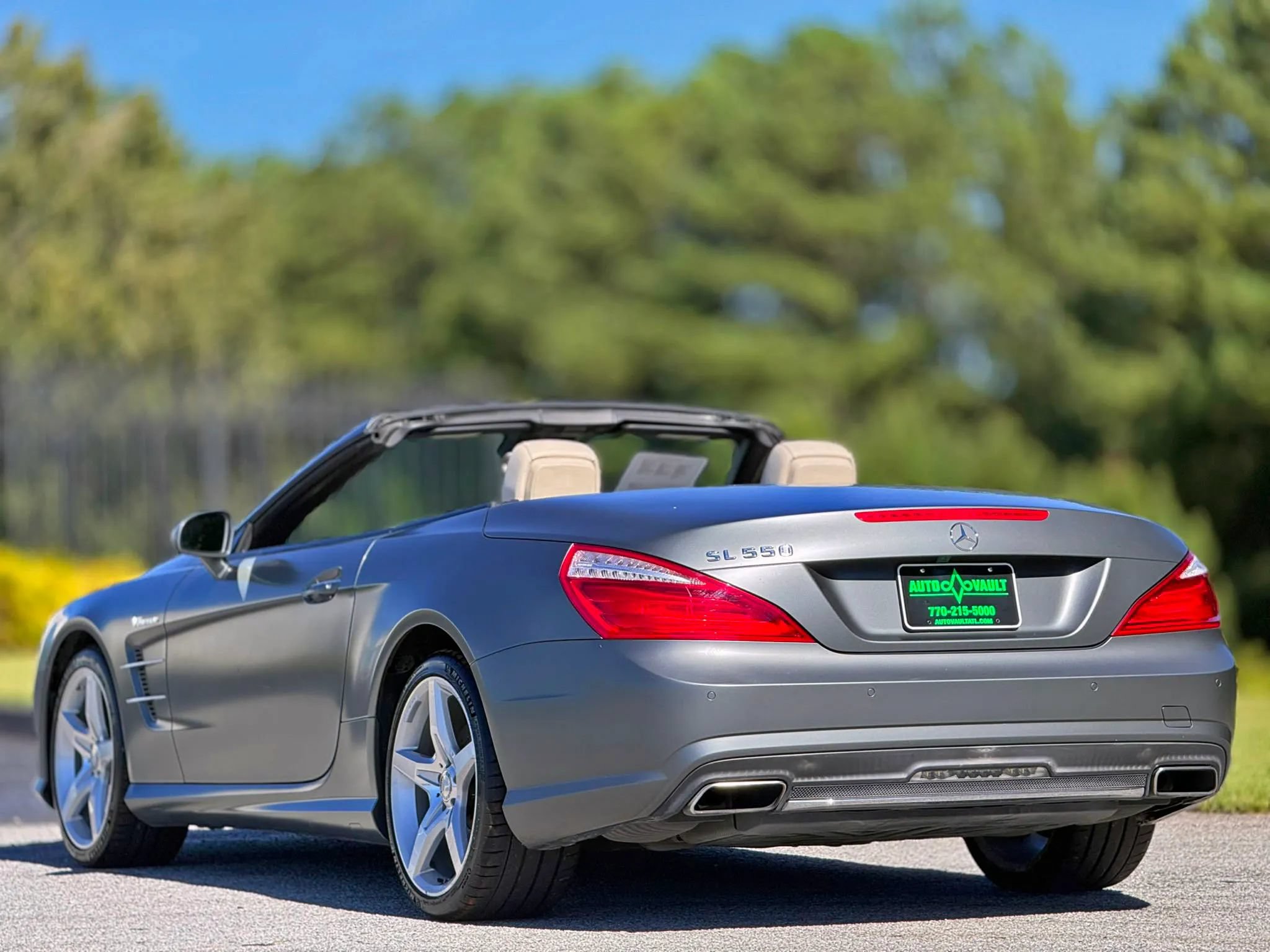 Used 2014 Mercedes-Benz SL 550 w/ Sport Wheel Package image 12