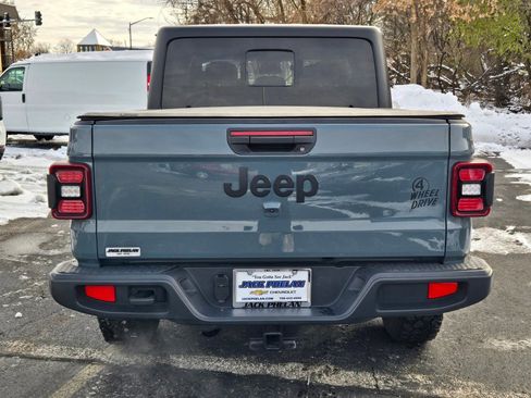Used 2024 Jeep Gladiator Willys image 11