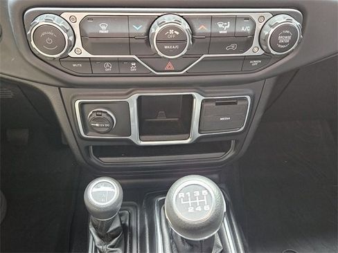 Used 2023 Jeep Gladiator Sport image 11