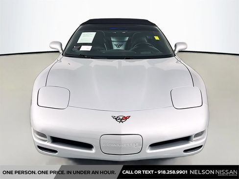 Used 1999 Chevrolet Corvette Convertible w/ Memory Pkg RWD image 2