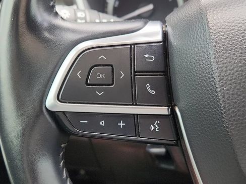 Used 2021 Toyota Highlander XLE FWD image 16