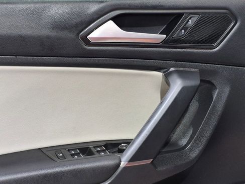 Used 2018 Volkswagen Tiguan SE FWD image 5