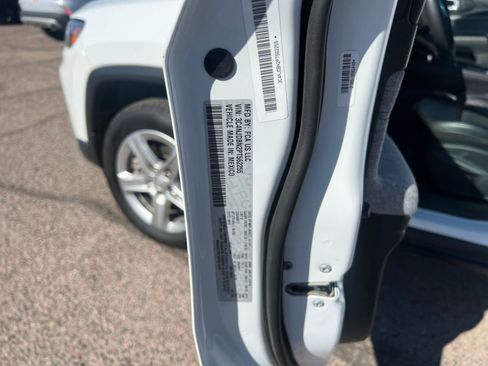 Used 2023 Jeep Compass Latitude image 29