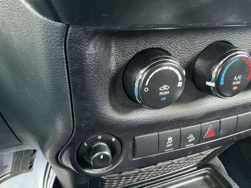 Used 2018 Jeep Wrangler Unlimited Sport S AWD/4WD image 16