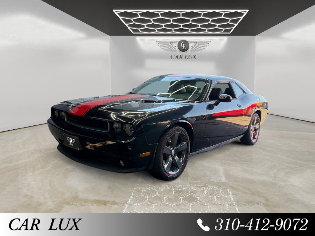Used 2013 Dodge Challenger SXT RWD image 1