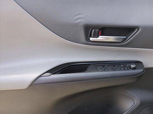 Certified 2022 Toyota Venza LE AWD/4WD image 9