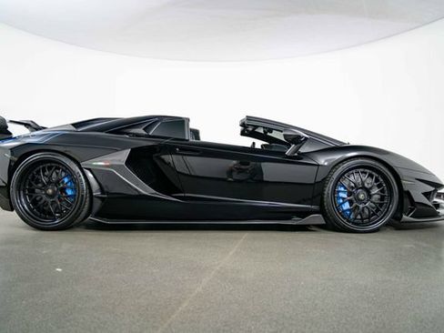Used 2020 Lamborghini Aventador SVJ AWD/4WD image 9
