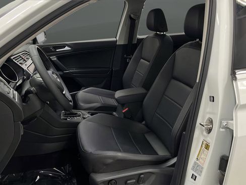 Used 2020 Volkswagen Tiguan SE w/ Panoramic Sunroof Package AWD/4WD image 9