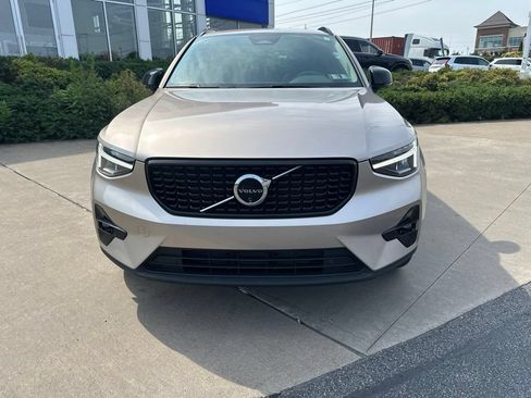 Used 2024 Volvo XC40 B5 Plus w/ Protection Package Premier AWD/4WD image 2