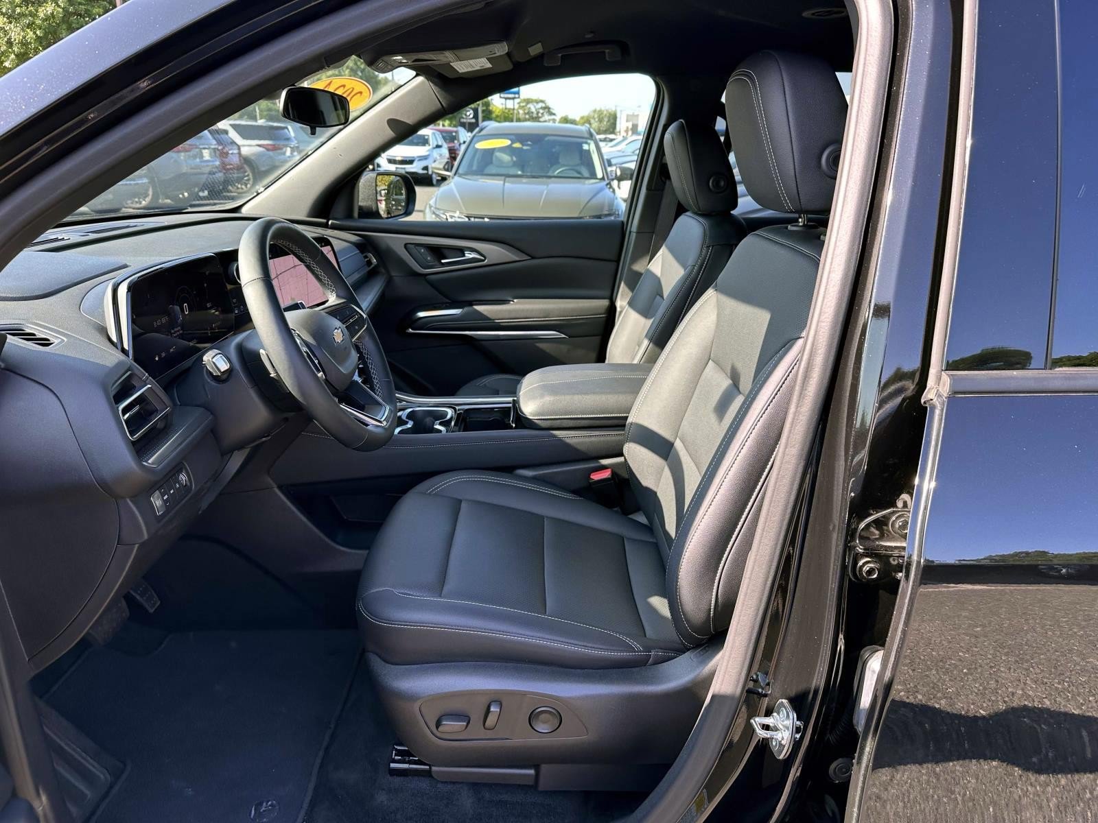 Used 2024 Chevrolet Traverse LT AWD/4WD image 11