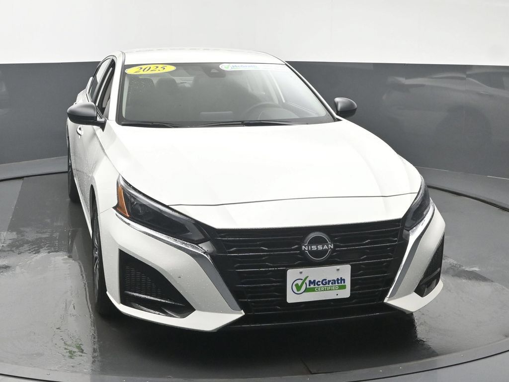 Used 2025 Nissan Altima 2.5 SV FWD image 5