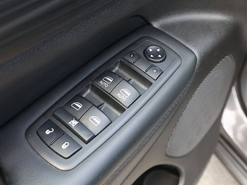 Used 2021 Jeep Grand Cherokee Laredo X image 12