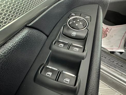 Used 2018 Ford Explorer XLT AWD/4WD image 40