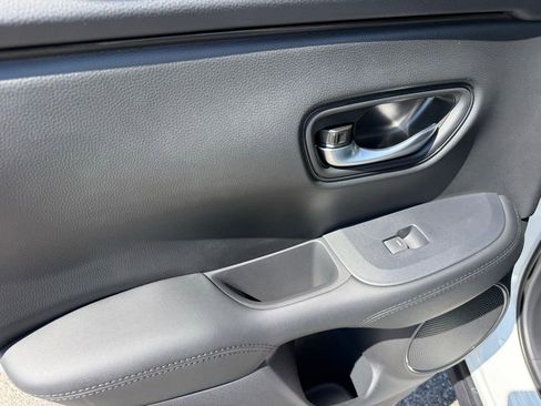 New 2026 Honda HR-V LX image 30