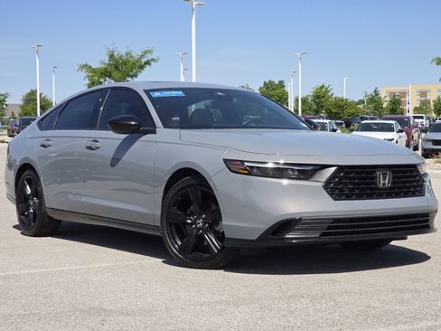 Used 2025 Honda Accord Sport image 2