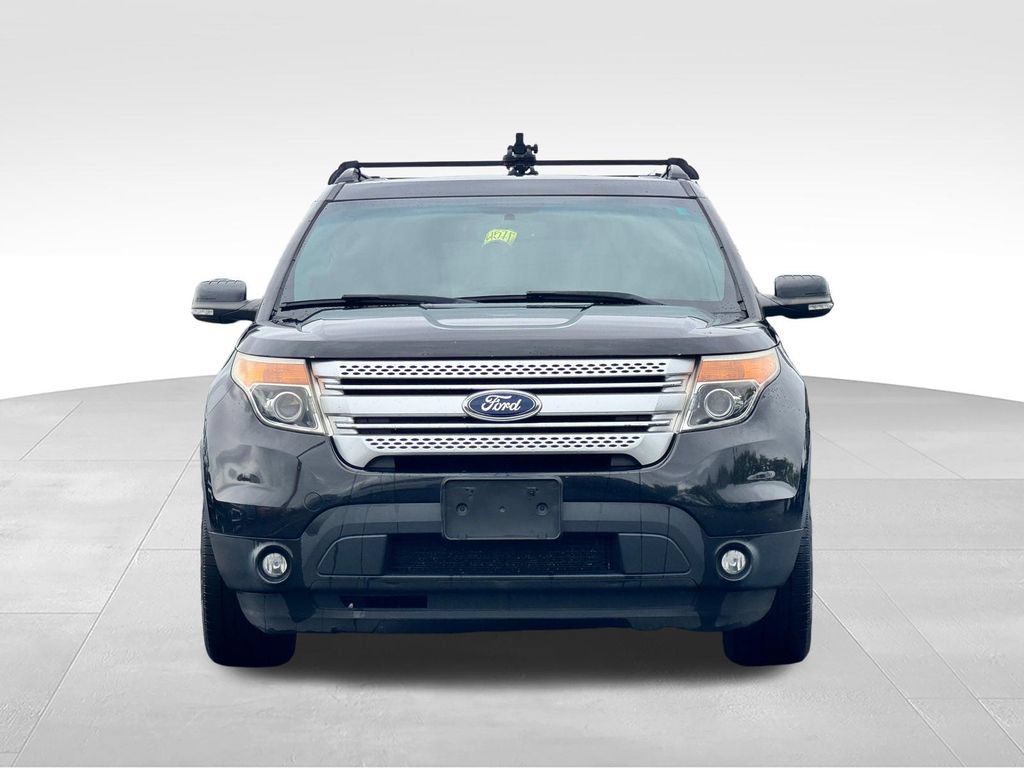 Used 2015 Ford Explorer XLT w/ Equipment Group 202B FWD image 2