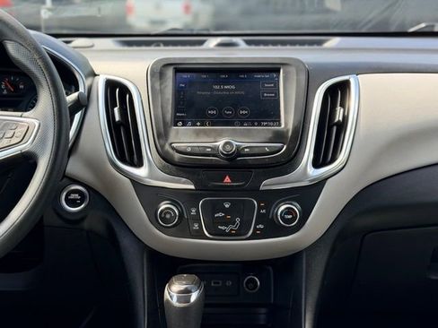 Used 2021 Chevrolet Equinox LS w/ LS Convenience Package AWD/4WD image 23
