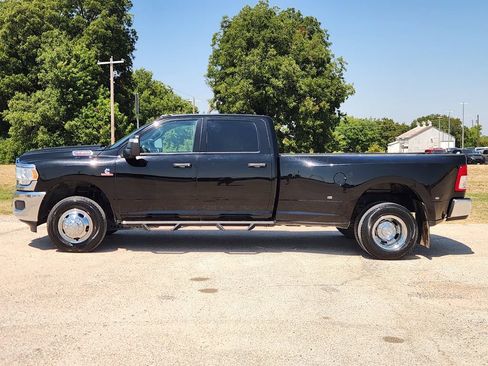 Used 2024 RAM 3500 Tradesman w/ Chrome Appearance Group AWD/4WD image 4