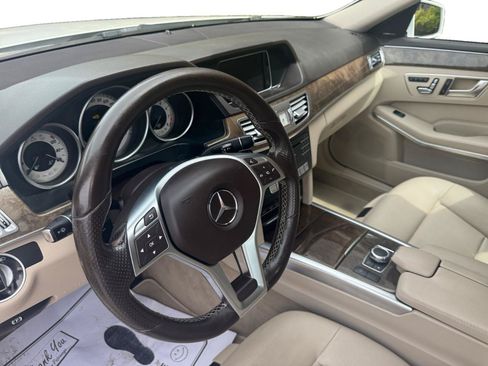 Used 2016 Mercedes-Benz E 350 4MATIC Sedan image 3