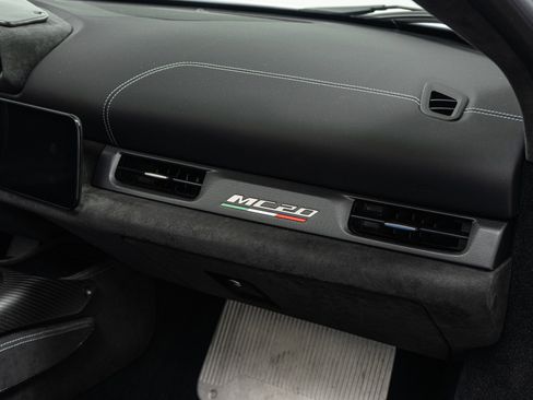 Used 2023 Maserati MC20 Spyder RWD image 16