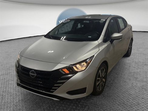 Used 2023 Nissan Versa SV image 7