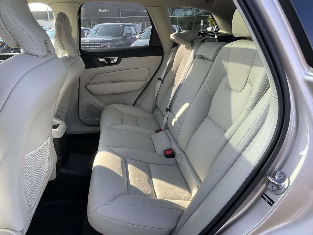 Used 2025 Volvo XC60 T8 Plus w/ Protection Package Premier AWD/4WD image 3