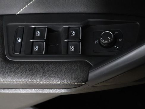 Used 2023 Volkswagen Tiguan SE w/ Panoramic Sunroof Package FWD image 38