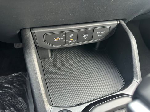 New 2025 Kia K4 LX image 32